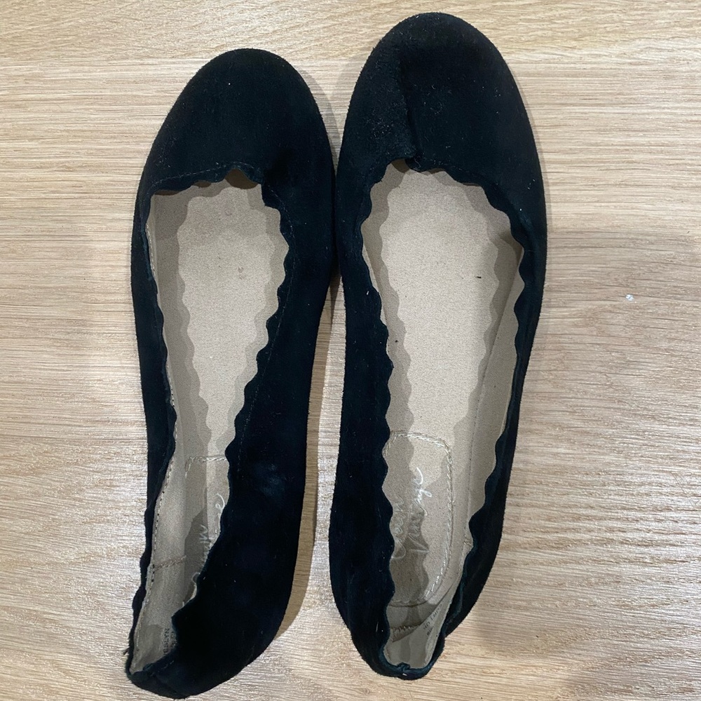 black flats